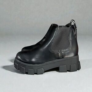 🌻NEW NWOT Sam Edelman Circus NY Black Darielle Lug Sole Chelsea Boots Size 10